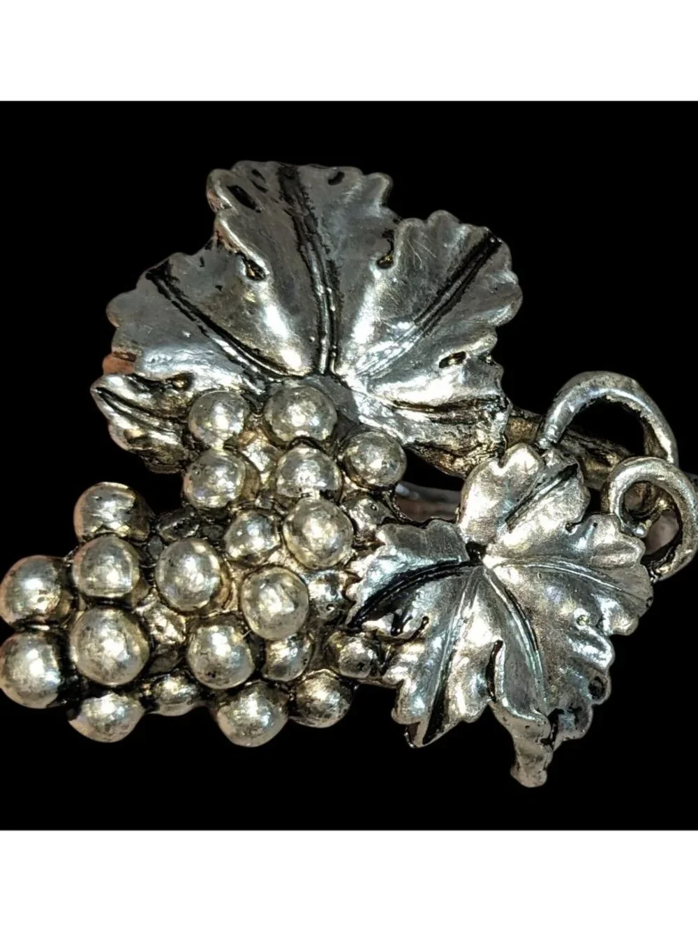 Regency Vintage Arthur Court Grape Vine Silver Tone Napkin Ring